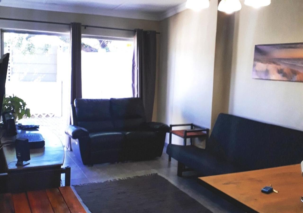 Bateleur Self Catering Cc Apartment วินด์ฮุก ภายนอก รูปภาพ