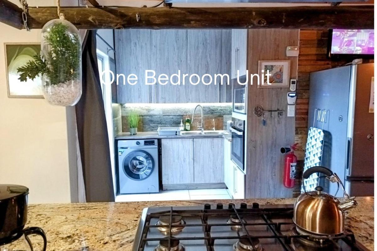 Bateleur Self Catering Cc Apartment วินด์ฮุก ภายนอก รูปภาพ