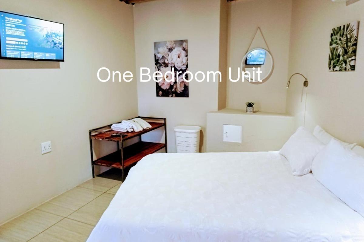 Bateleur Self Catering Cc Apartment วินด์ฮุก ภายนอก รูปภาพ
